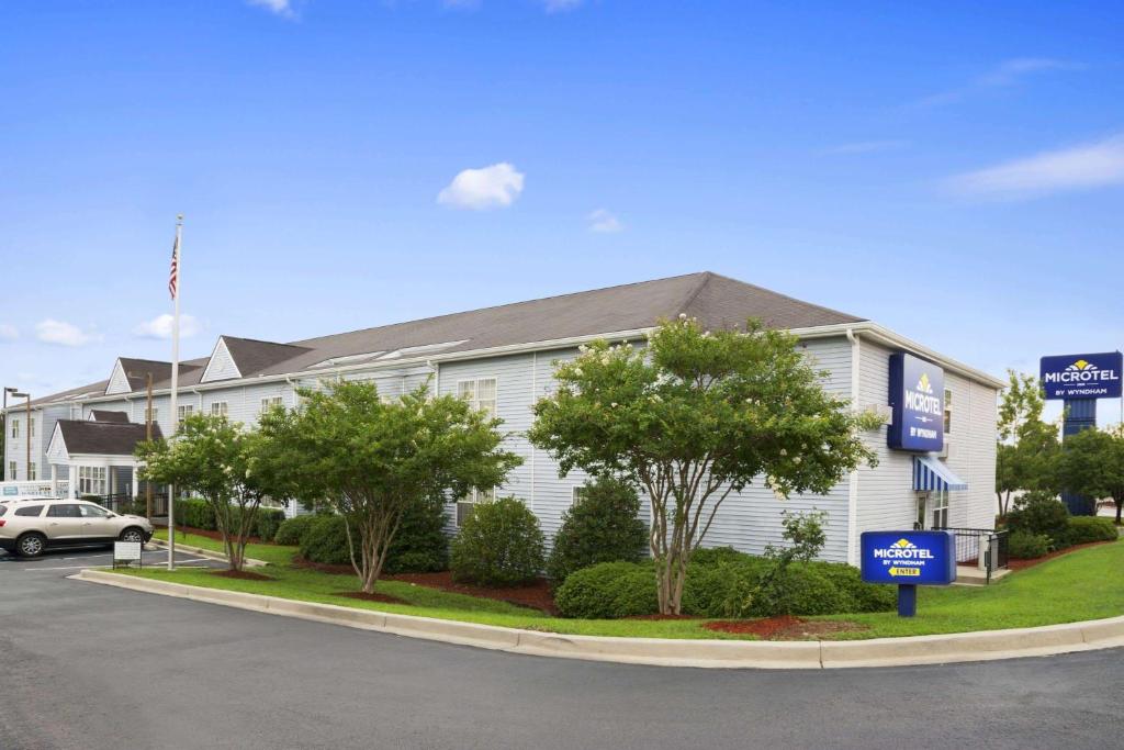 Microtel Inn by Wyndham Columbia Two Notch Road Area Main image 1